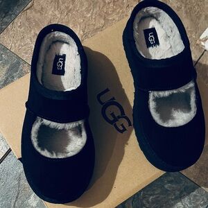 UGG Bea Mary Jane’s black
